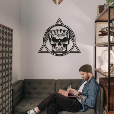 Kafatası Temalı Metal Dövme Duvar Tablosu – Kişiye Özel Dövme Stüdyosu Tabelası – Monogramlı Özel Dövme Dükkanı Metal Tabelası